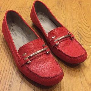 Cute Naturalizer red fabric loafers. 8.5M.